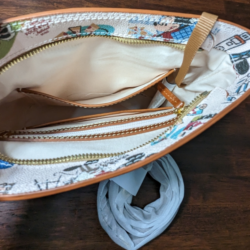 Dooney & Bourke Disney EPCOT 2022 Food and Wine Festival Crossbody bag - Picture 13 of 13